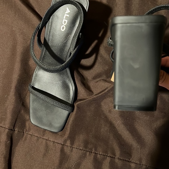 Heels - Picture 3 of 3